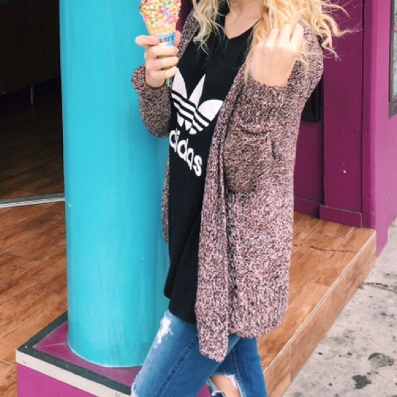 Loose fit adidias t shirt - Picture 2 of 3